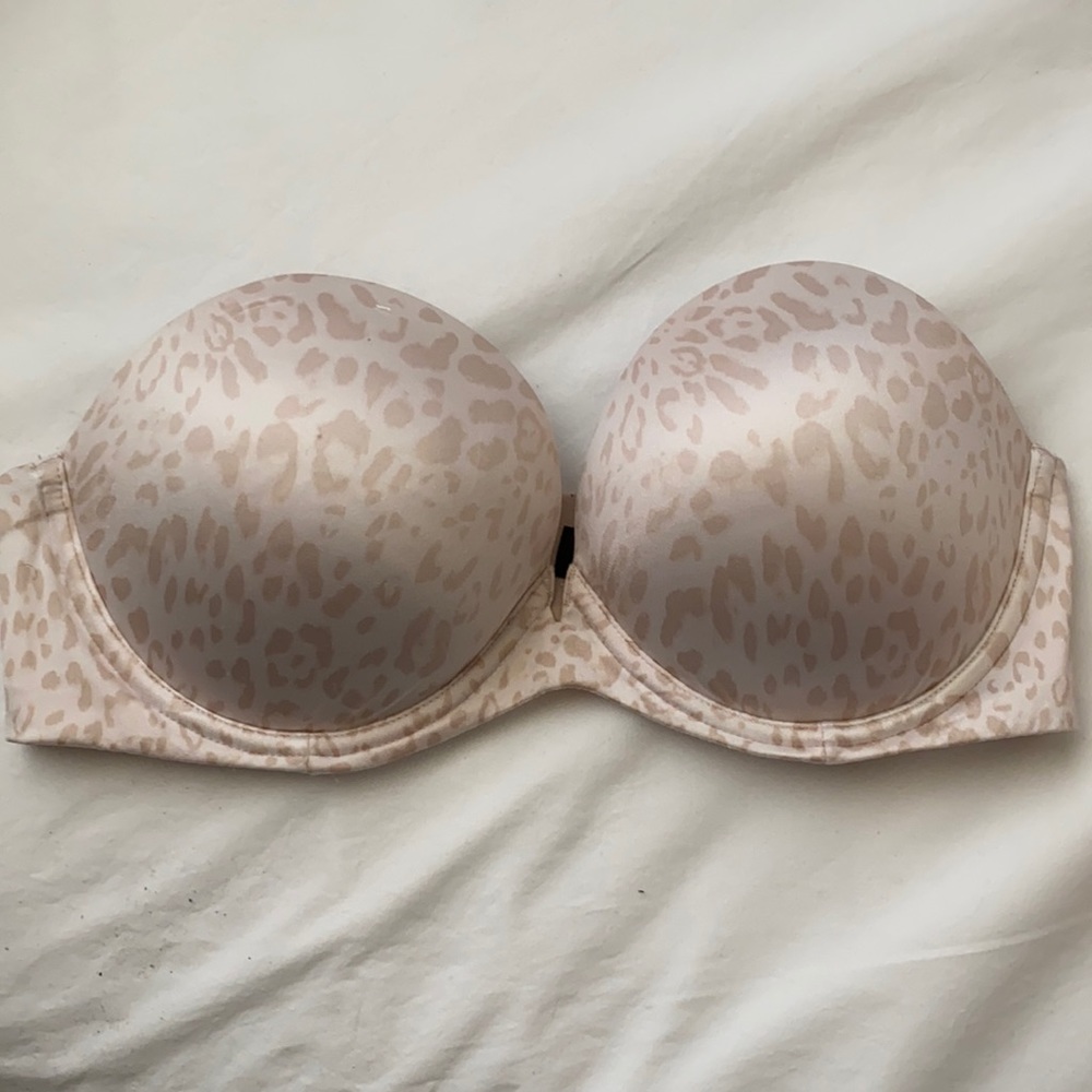 Victoria’s Secret strapless bra